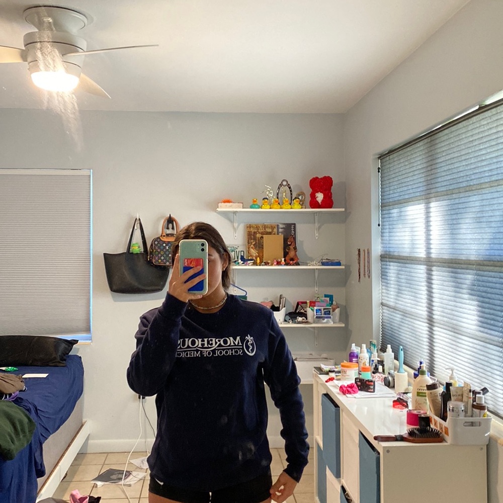 thick navy crewneck!